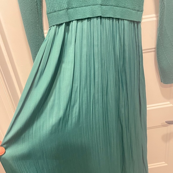 The Thea Long-Sleeve Twofer Maxi Dress
By Anthropologie - Picture 2 of 3